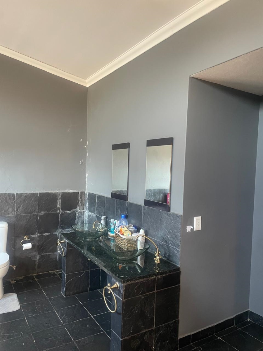 4 Bedroom Property for Sale in Gateway Manor North West